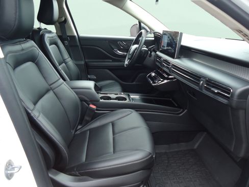 Used 2023 Lincoln Corsair AWD w/ Equipment Group 101A image 25