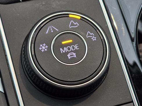 Used 2023 Volkswagen Atlas SE image 11