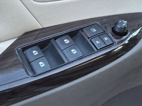 Used 2019 Toyota Sienna XLE w/ XLE Navigation Package FWD image 11