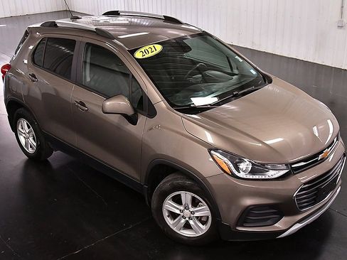 Used 2021 Chevrolet Trax LT w/ Driver Confidence Package image 11