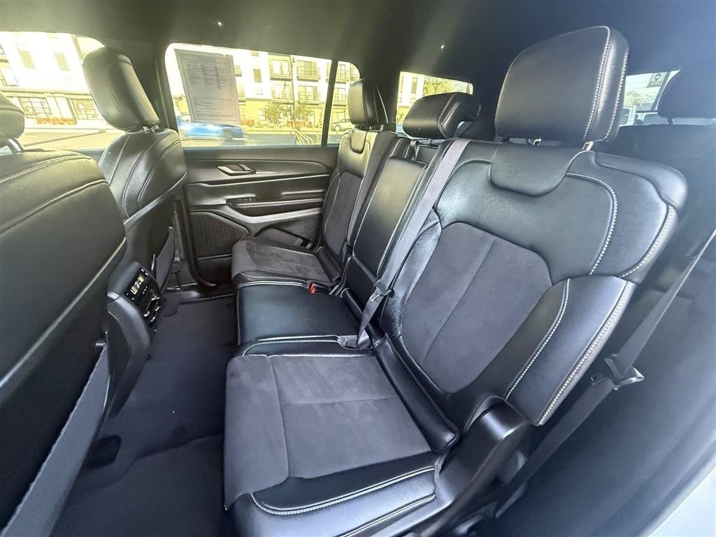 Used 2023 Jeep Grand Cherokee L Laredo AWD/4WD image 24