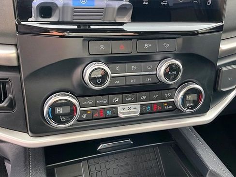 Certified 2024 Ford Expedition XLT image 21