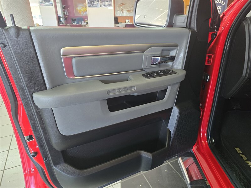 Used 2019 RAM 1500 Classic SLT AWD/4WD image 6