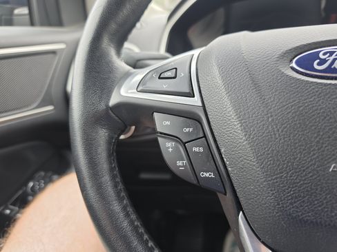 Used 2017 Ford Edge SEL w/ Equipment Group 201A AWD/4WD image 18