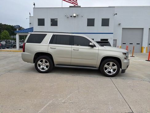 Used 2015 Chevrolet Tahoe LT w/ Luxury Package AWD/4WD image 4