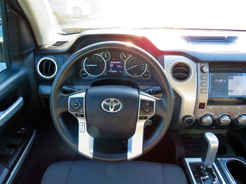 Used 2016 Toyota Tundra SR5 w/ SR5 Upgrade Package AWD/4WD image 18