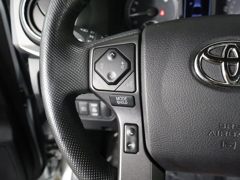 Used 2022 Toyota Tacoma TRD Off-Road AWD/4WD image 35