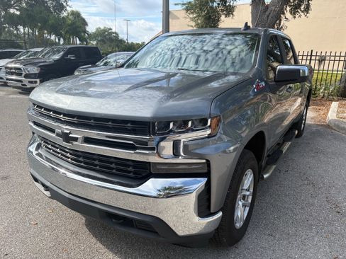 Used 2022 Chevrolet Silverado 1500 LT AWD/4WD image 2