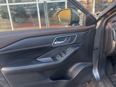 Used 2021 Nissan Rogue Platinum image 5