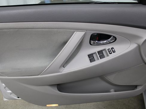 Used 2011 Toyota Camry LE image 11