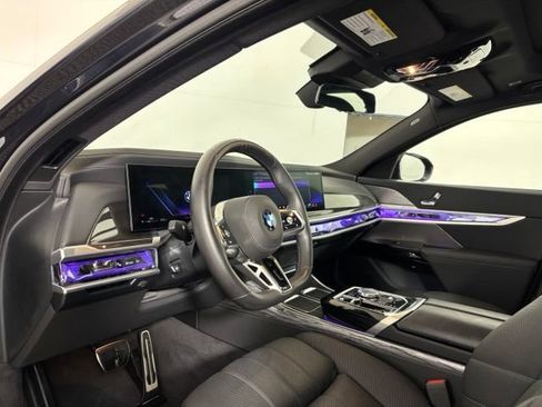 Used 2025 BMW 760i xDrive AWD/4WD image 9