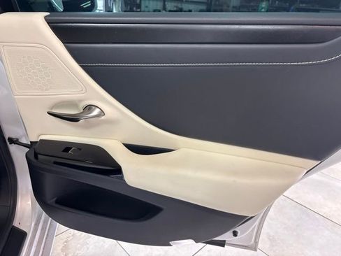 Used 2022 Lexus ES 350 w/ Premium Package FWD image 9