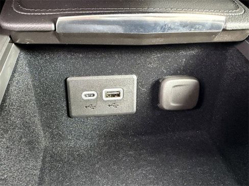 Used 2025 Cadillac XT4 Premium Luxury image 20