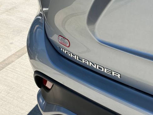 Used 2023 Toyota Highlander XSE FWD image 5