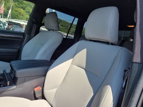 Used 2023 Lexus GX 460 w/ Black Line Special Edition AWD/4WD image 10