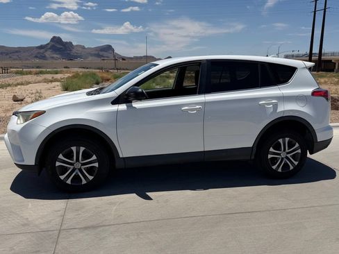 Used 2018 Toyota RAV4 LE FWD image 5