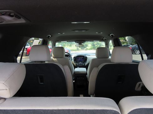 Used 2022 Chevrolet Traverse LT image 37