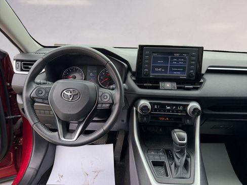 Used 2022 Toyota RAV4 XLE Premium image 10