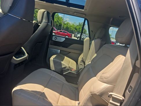Used 2022 Lincoln Navigator L Reserve AWD/4WD image 7