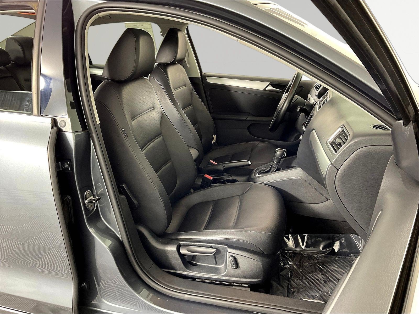 Used 2013 Volkswagen Jetta SE FWD image 27