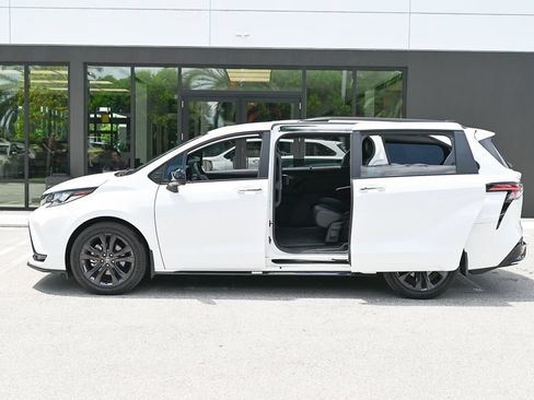 Used 2025 Toyota Sienna XSE FWD image 7