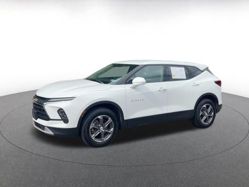 Used 2025 Chevrolet Blazer LT FWD image 7