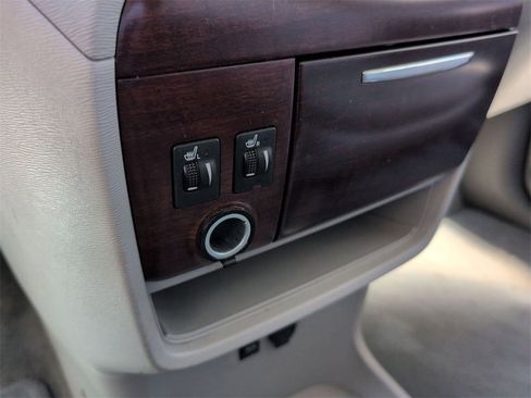 Used 2012 Toyota Sienna XLE image 31