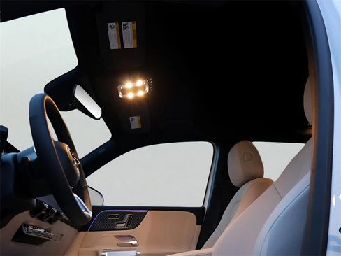 New 2025 Mercedes-Benz GLB 250 4MATIC image 38