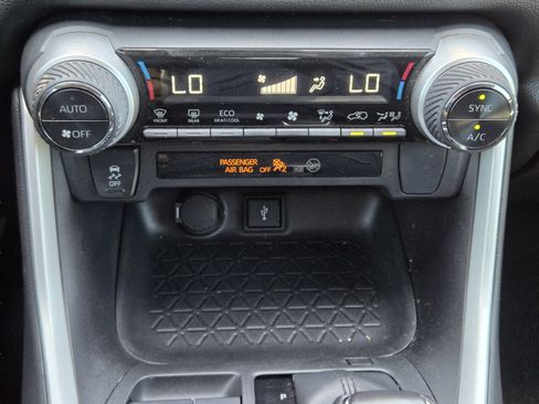 Used 2022 Toyota RAV4 SE AWD/4WD image 16