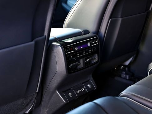 Used 2023 Acura MDX SH-AWD w/ Advance Package image 43