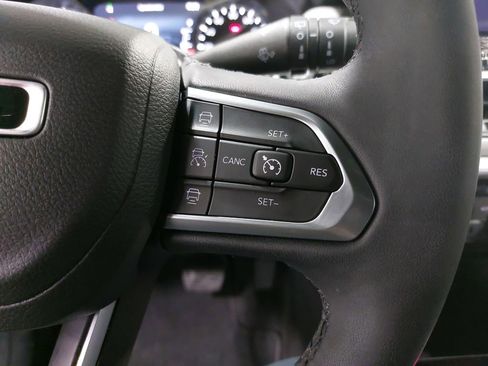 Used 2024 Jeep Compass Limited image 17