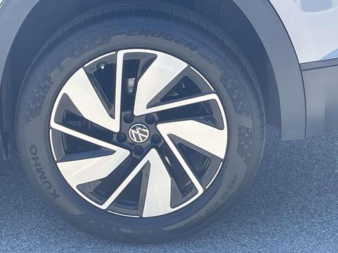 Certified 2025 Volkswagen Atlas SE FWD image 7