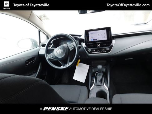 Used 2025 Toyota Corolla LE image 6