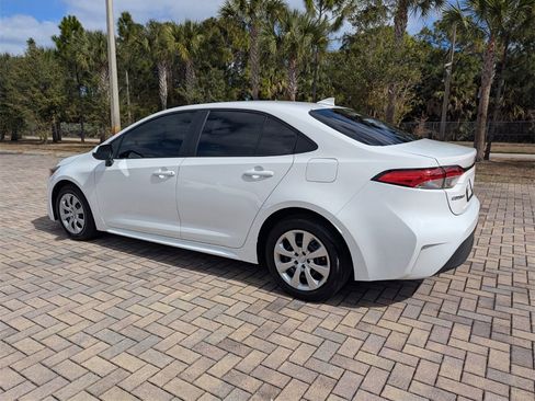 Used 2025 Toyota Corolla LE image 9