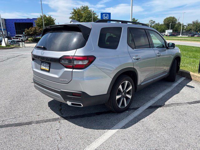 Used 2025 Honda Pilot Touring image 9