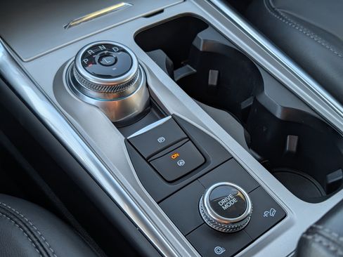 Used 2023 Ford Explorer XLT w/ Equipment Group 202A image 17