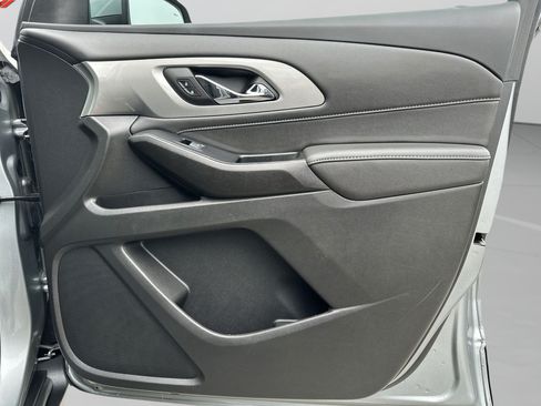 Used 2023 Chevrolet Traverse LT FWD image 24