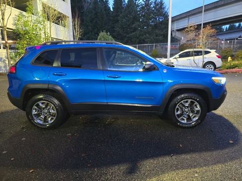 Used 2019 Jeep Cherokee Trailhawk AWD/4WD image 6