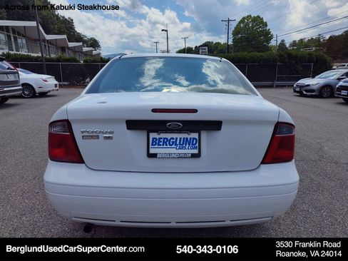 Used 2007 Ford Focus SE FWD image 5