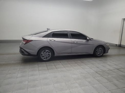 Used 2024 Hyundai Elantra SEL FWD image 10