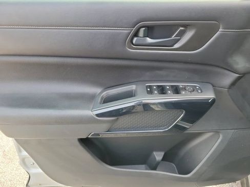 Certified 2024 Nissan Pathfinder SV FWD image 20