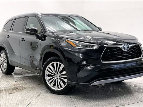 Used 2023 Toyota Highlander Platinum image 11