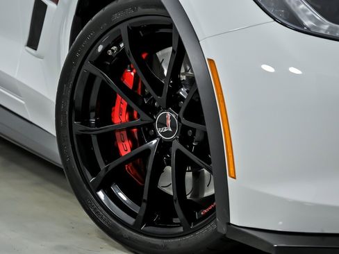 Used 2017 Chevrolet Corvette Grand Sport RWD image 4