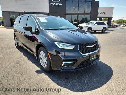 Used 2023 Chrysler Pacifica Touring-L