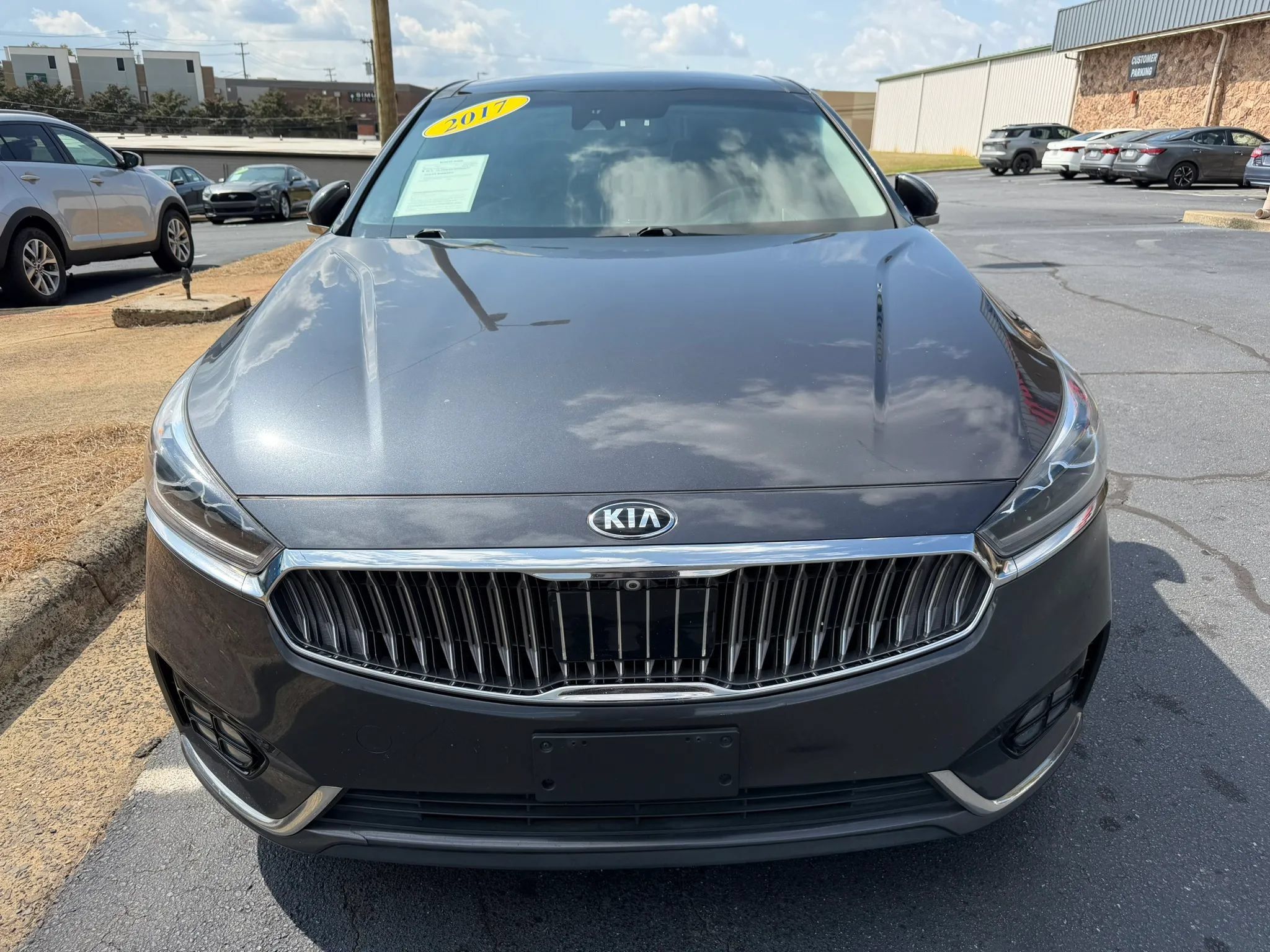Used 2017 Kia Cadenza Limited FWD image 2