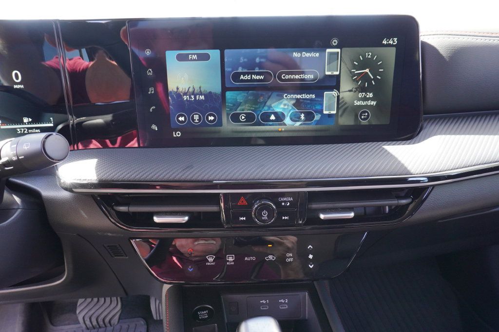 Certified 2025 Nissan Kicks SR FWD image 19