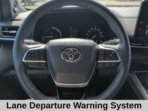Used 2023 Toyota Sienna XSE image 10