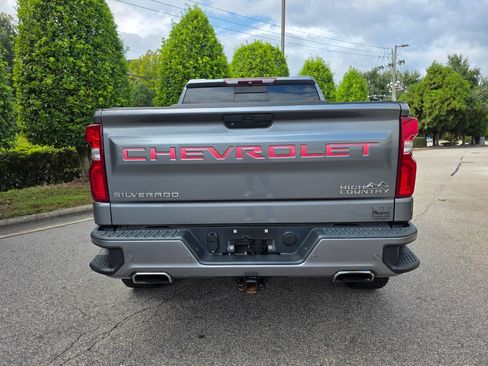 Used 2019 Chevrolet Silverado 1500 High Country w/ Technology Package AWD/4WD image 4