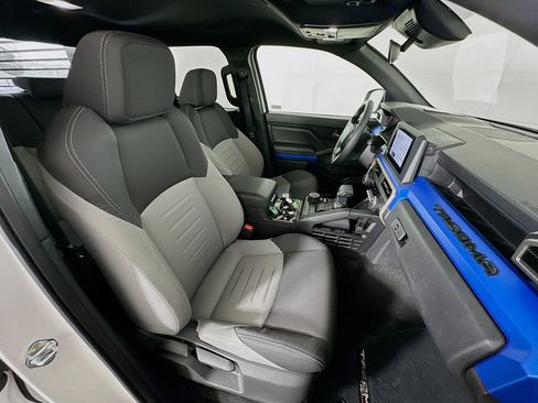 Used 2025 Toyota Tacoma TRD Off-Road image 28