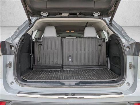 Used 2022 Toyota Highlander Bronze Edition image 7